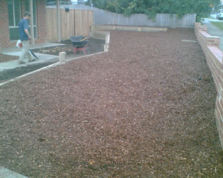 Melbourne Mini Diggers supplies service to work with - builders, plumbers, electricians and landscapers